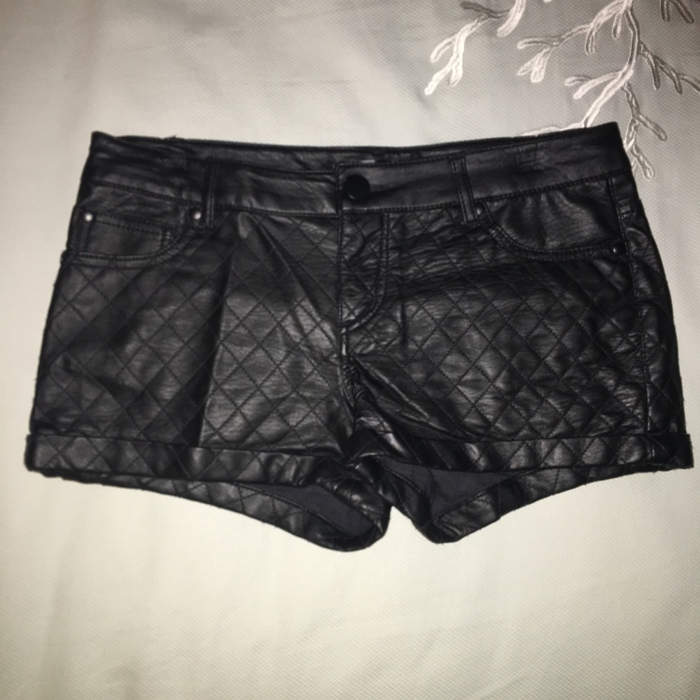 Sexy quilted leather shorts